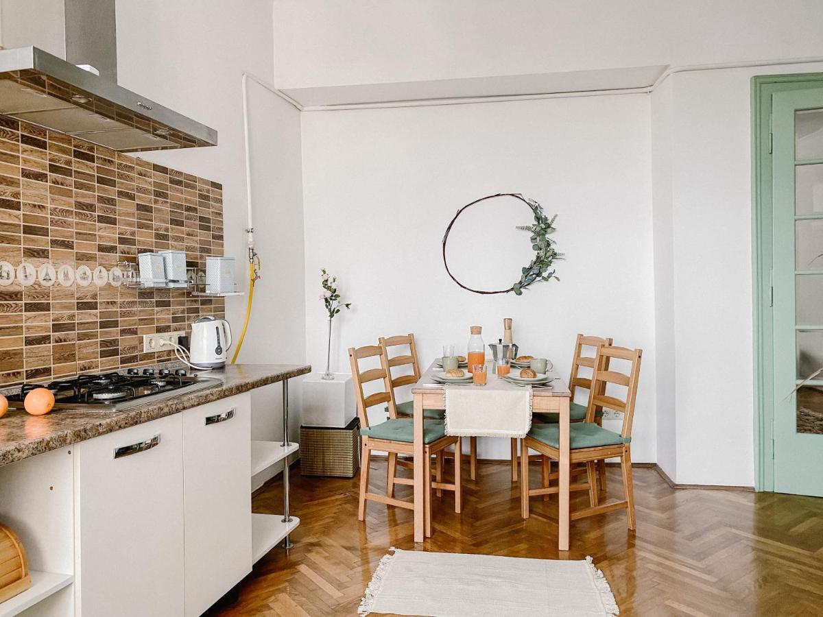 Appartement Simsimdoba à TTchernivtsi Extérieur photo