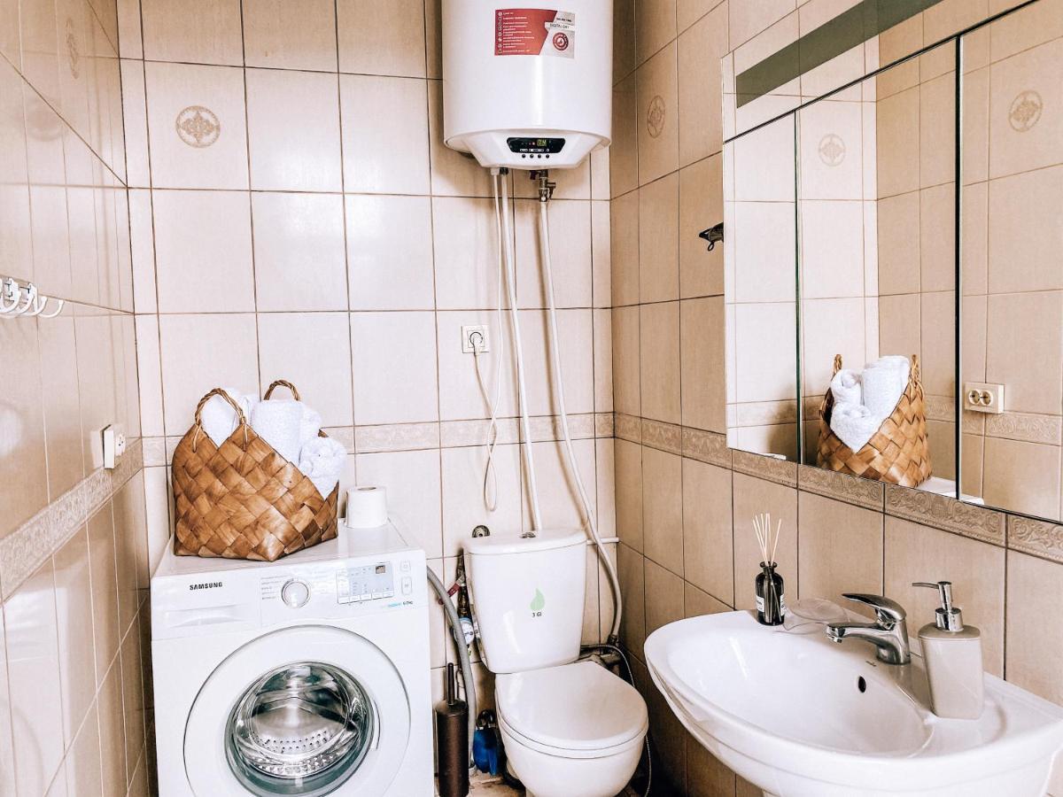 Appartement Simsimdoba à TTchernivtsi Extérieur photo